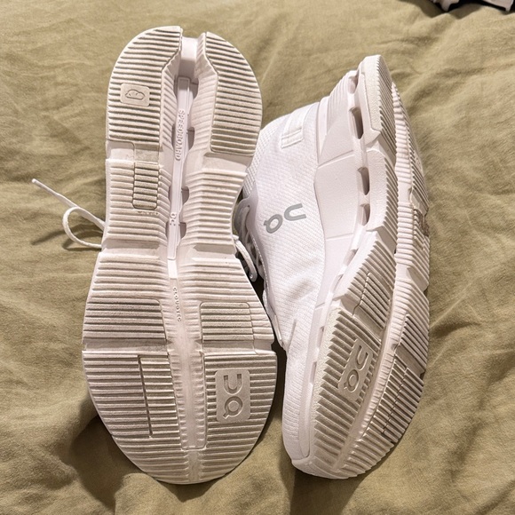 On Cloudnova 2 Running Women's Cloudtec White Sneakers - Picture 4 of 4